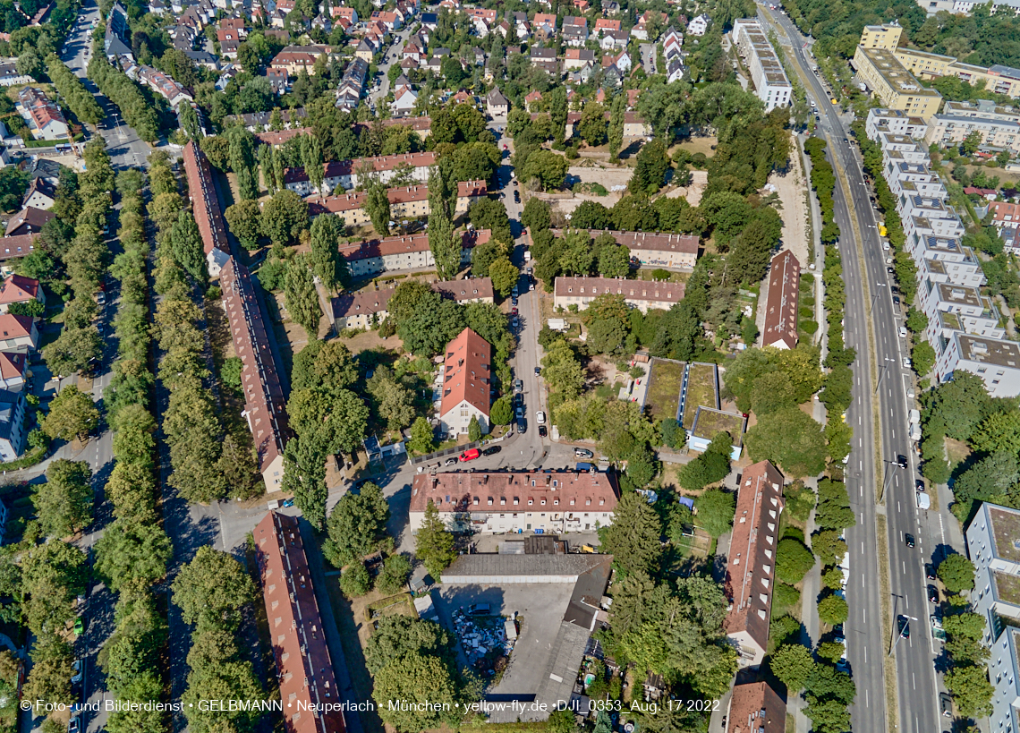 17.08.2022 - Luftbilder von der Baustelle Maikäfersiedlung in Berg am Laim